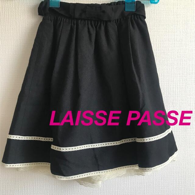 LAISSE PASSE(レッセパッセ)のLAISSE PASSE 黒フリルスカート レディースのスカート(ひざ丈スカート)の商品写真