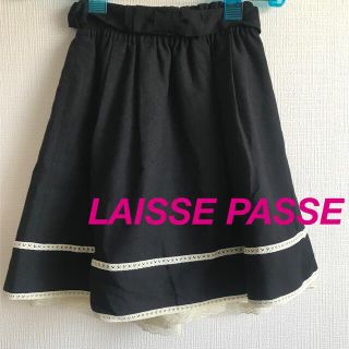 レッセパッセ(LAISSE PASSE)のLAISSE PASSE 黒フリルスカート(ひざ丈スカート)