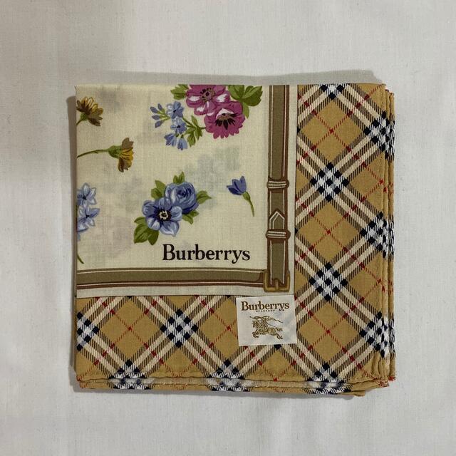 BURBERRY(バーバリー)のBurberrys ハンカチ　ベージュチェック　花柄　#1858 レディースのファッション小物(ハンカチ)の商品写真