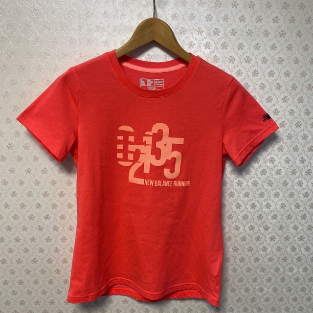 New Balance(ニューバランス)の✴️美品/ 吸汗速乾✴️ニューバランス✴️半袖Tシャツ/トレーニングウェア レディースのトップス(Tシャツ(半袖/袖なし))の商品写真