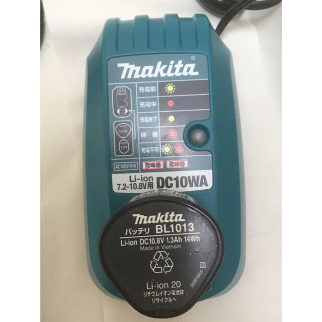 Makita(マキタ)のマキタ掃除機CL102D本体、充電器、バッテリー、紙パック43枚セット スマホ/家電/カメラの生活家電(掃除機)の商品写真