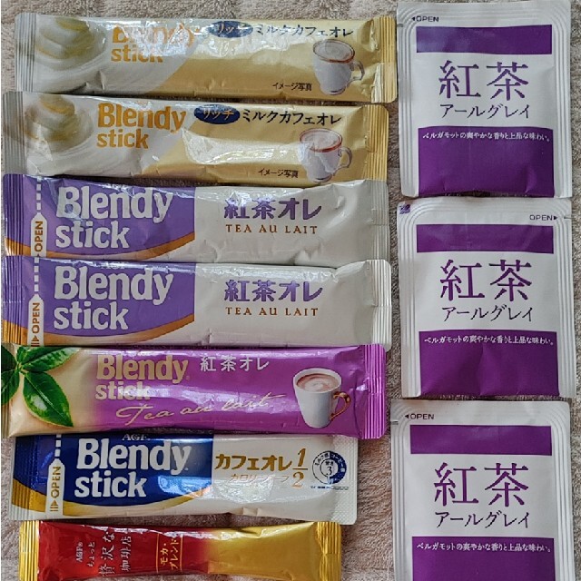 AGF(エイージーエフ)のBlendyスティックミルクカフェオレ　紅茶オレ 食品/飲料/酒の飲料(コーヒー)の商品写真