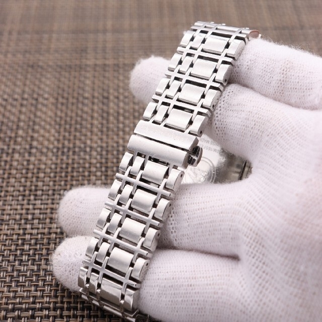 BURBERRY - 専用出【新品電池】BURBERRY BU1550/BU1555 2本 BURBERRY - 専用出【新品電池】BURBERRY BU1550/BU1555 2本