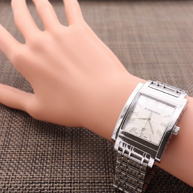BURBERRY - 専用出【新品電池】BURBERRY BU1550/BU1555 2本 BURBERRY - 専用出【新品電池】BURBERRY BU1550/BU1555 2本