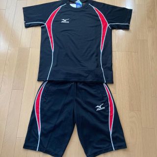 ミズノ(MIZUNO)の⭐️ ミズノ　スポーツ半袖　上下セット　黒/赤　Mサイズ(Tシャツ/カットソー(半袖/袖なし))