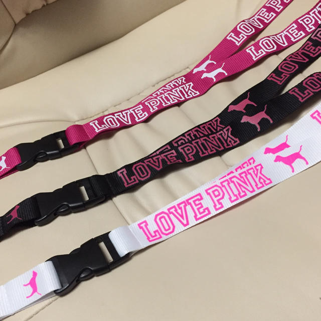 Victoria's Secret(ヴィクトリアズシークレット)の新品 Victoria's secret PINK ネックストラップ ピンク スマホ/家電/カメラのスマホアクセサリー(ネックストラップ)の商品写真