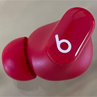 ビーツバイドクタードレ(Beats by Dr Dre)の日本国内正規品★美品★Beats Studio Buds レッド 左耳のみ(ヘッドフォン/イヤフォン)