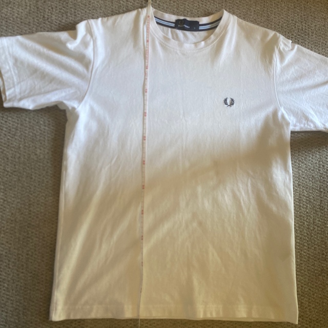 FRED PERRY(フレッドペリー)のフレットペリー　白Tシャツ メンズのトップス(Tシャツ/カットソー(半袖/袖なし))の商品写真