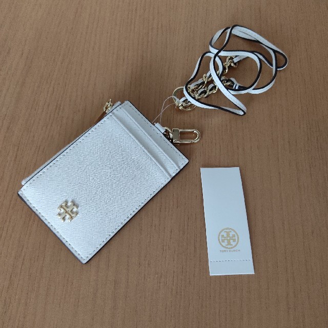 Tory Burch(トリーバーチ)の白 トリーバーチ IDケース ネックストラップ 小銭入れ パスケース 定期入れ レディースのファッション小物(パスケース/IDカードホルダー)の商品写真