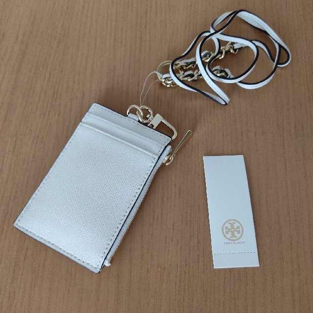 Tory Burch(トリーバーチ)の白 トリーバーチ IDケース ネックストラップ 小銭入れ パスケース 定期入れ レディースのファッション小物(パスケース/IDカードホルダー)の商品写真