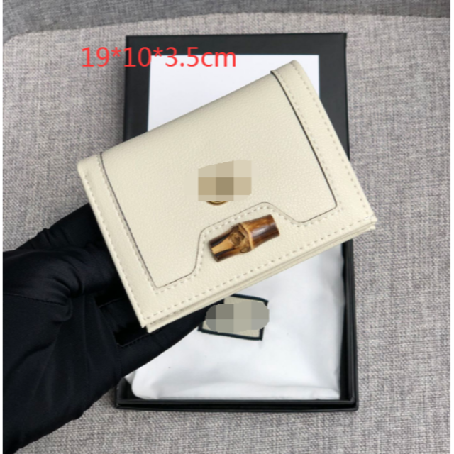人気 オシャレ 二折短い財布 女 羊革 牛革 白 174