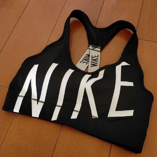 ナイキ(NIKE)のNIKE ビックロゴ スポーツブラ ブラトップ 黒(トレーニング用品)