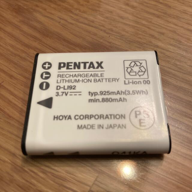 PENTAX 充電器とリチウムイオンバッテリー D-LI92 スマホ/家電/カメラのスマートフォン/携帯電話(バッテリー/充電器)の商品写真