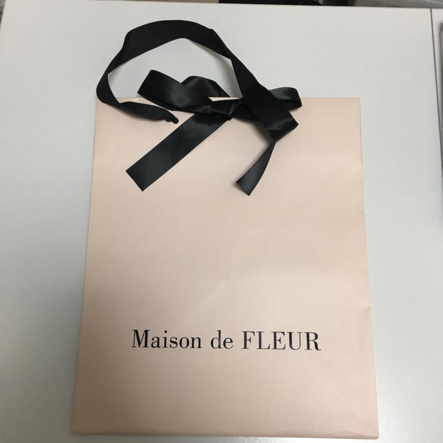 Maison de FLEUR(メゾンドフルール)のメイソンデフルール 紙袋 リボン付き レディースのバッグ(ショップ袋)の商品写真