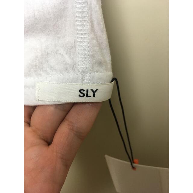 SLY(スライ)の新品未使用タグ付き！SLY スライ Tシャツ レディースのトップス(Tシャツ(半袖/袖なし))の商品写真