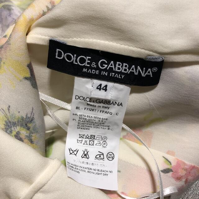 DOLCE&GABBANA(ドルチェアンドガッバーナ)のNICK様専用⭐️ドルチェ＆ガッバーナ　フラワープシルクブラウス レディースのトップス(シャツ/ブラウス(半袖/袖なし))の商品写真