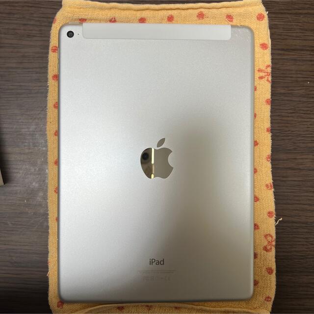 iPad(アイパッド)のApple iPad Air 2 Cellular 16GB シルバー auのみ スマホ/家電/カメラのPC/タブレット(タブレット)の商品写真
