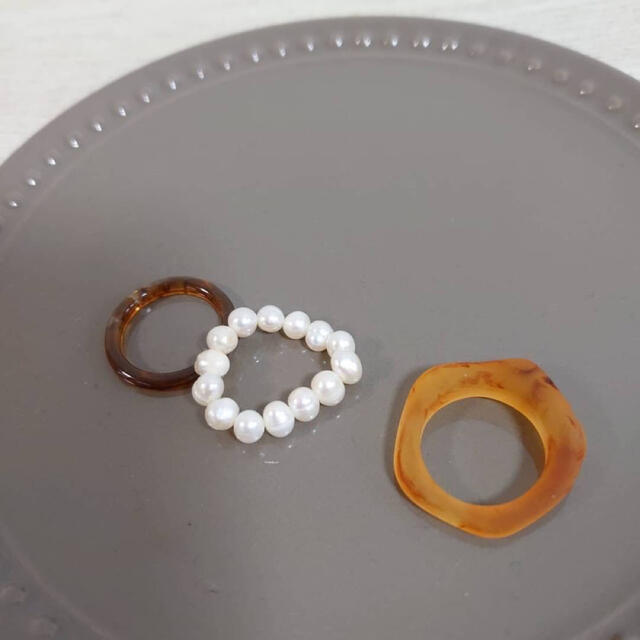 【ブラウン系】オルチャン シンプル 大理石 パール リング 指輪 かわいい レディースのアクセサリー(リング(指輪))の商品写真