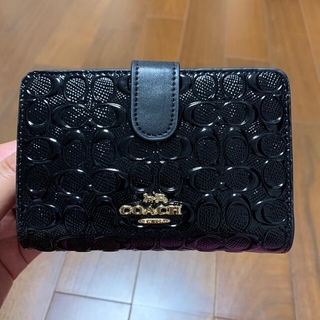 コーチ(COACH)の25937 コーチ　二つ折り財布　ブラックエナメル(財布)