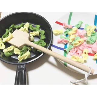 フェルト ままごと ☆パスタ フジッリ（ねじりパスタ）☆25個入り(おもちゃ/雑貨)