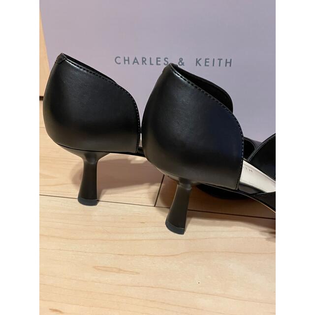 Charles and Keith - パンプス オーバーサイズドバックル ポインテッド