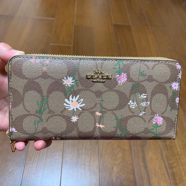 COACH(コーチ)のヒロぴょん様　本体のみ　長財布　ブラウンシグネチャー×ピンクフラワー レディースのファッション小物(財布)の商品写真