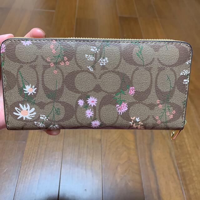 COACH(コーチ)のヒロぴょん様　本体のみ　長財布　ブラウンシグネチャー×ピンクフラワー レディースのファッション小物(財布)の商品写真