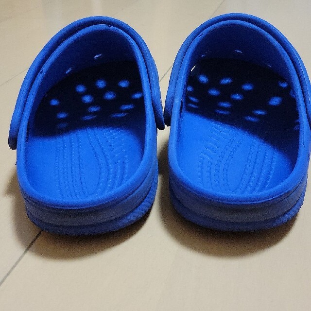 crocs(クロックス)のクロックス キッズ/ベビー/マタニティのキッズ靴/シューズ(15cm~)(サンダル)の商品写真