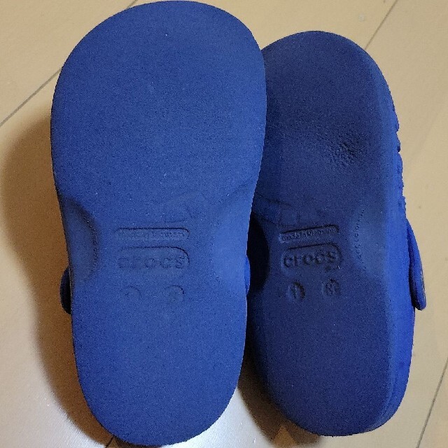 crocs(クロックス)のクロックス キッズ/ベビー/マタニティのキッズ靴/シューズ(15cm~)(サンダル)の商品写真