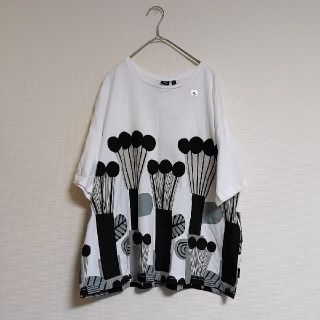 マリメッコ(marimekko)の【新品タグ付】marimekko✕UNIQLO　グラフィックTシャツ　レディース(Tシャツ(半袖/袖なし))