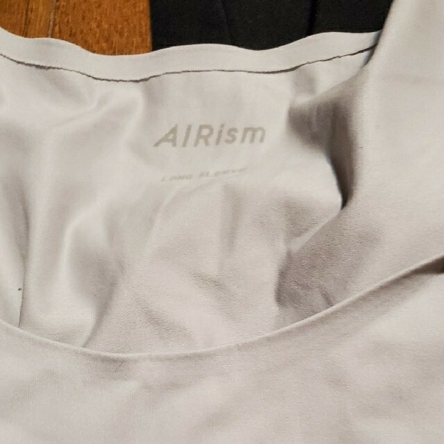 UNIQLO(ユニクロ)のエアリズム長袖丸首３枚　黒×１、グレー×２ レディースのトップス(Tシャツ(長袖/七分))の商品写真