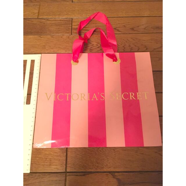 Victoria's Secret(ヴィクトリアズシークレット)のVictoria’s Secret紙袋 レディースのバッグ(ショップ袋)の商品写真