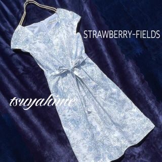 ストロベリーフィールズ(STRAWBERRY-FIELDS)のフラワープリント コットン フレアーワンピース 白 ブルー リボンベルト 綿 青(ひざ丈ワンピース)