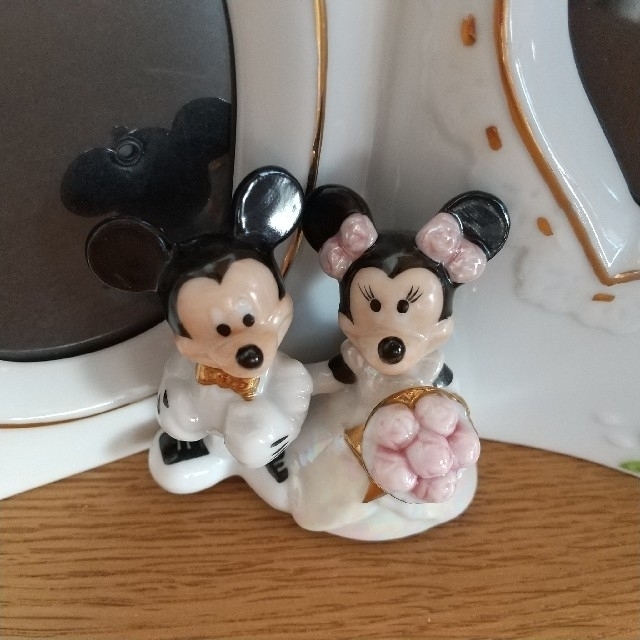 Disney(ディズニー)の♡Disney♡写真立て ミッキー ミニー ウェディング 陶器 エンタメ/ホビーのおもちゃ/ぬいぐるみ(キャラクターグッズ)の商品写真
