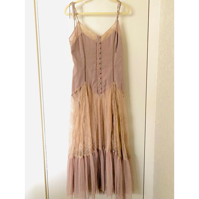 Her lip to(ハーリップトゥ)のHerlipto Lace-Trimmed Satin Cami Dress レディースのワンピース(ロングワンピース/マキシワンピース)の商品写真