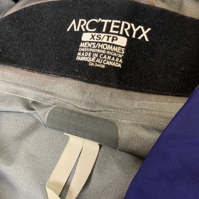 ARC'TERYX - ARC'TERYX アークテリクス アルファSV 希少 ダーク ARC'TERYX - ARC'TERYX アークテリクス アルファSV 希少 ダーク