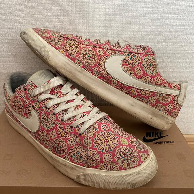 NIKE(ナイキ)のNIKE WMNS BLAZER LOW ナイキ ブレザー ジャンク メンズの靴/シューズ(スニーカー)の商品写真