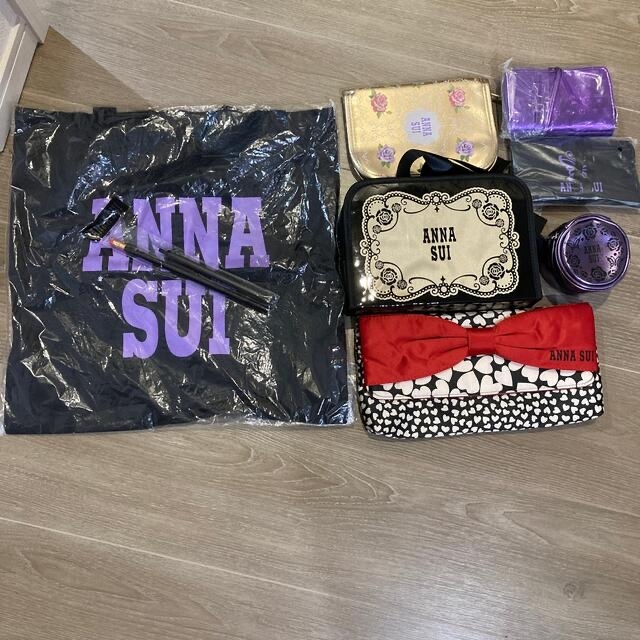 ANNA SUI(アナスイ)のANNA SUI ノベルティ　ポーチ類7点セット レディースのファッション小物(ポーチ)の商品写真