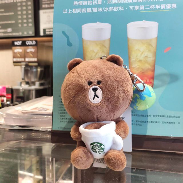 Starbucks Coffee(スターバックスコーヒー)の【台湾スタバ×LINE FRIENDS】アースデイ記念ブラウンキーホルダー インテリア/住まい/日用品の日用品/生活雑貨/旅行(日用品/生活雑貨)の商品写真