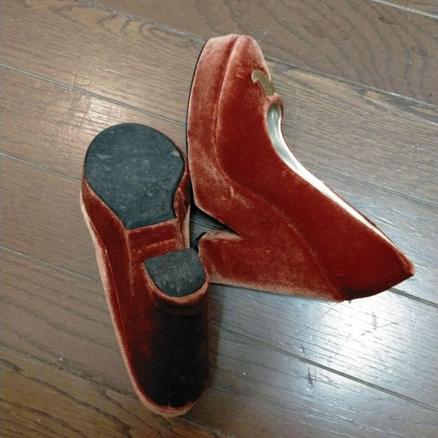 I am I in fact. ひげパンプスベロア レディースの靴/シューズ(ハイヒール/パンプス)の商品写真