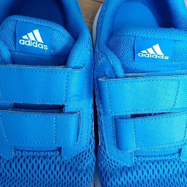 adidas(アディダス)の専用23.5cm キッズ/ベビー/マタニティのキッズ靴/シューズ(15cm~)(スニーカー)の商品写真