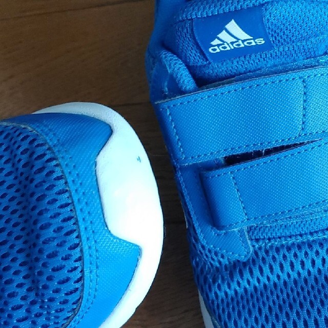 adidas(アディダス)の専用23.5cm キッズ/ベビー/マタニティのキッズ靴/シューズ(15cm~)(スニーカー)の商品写真