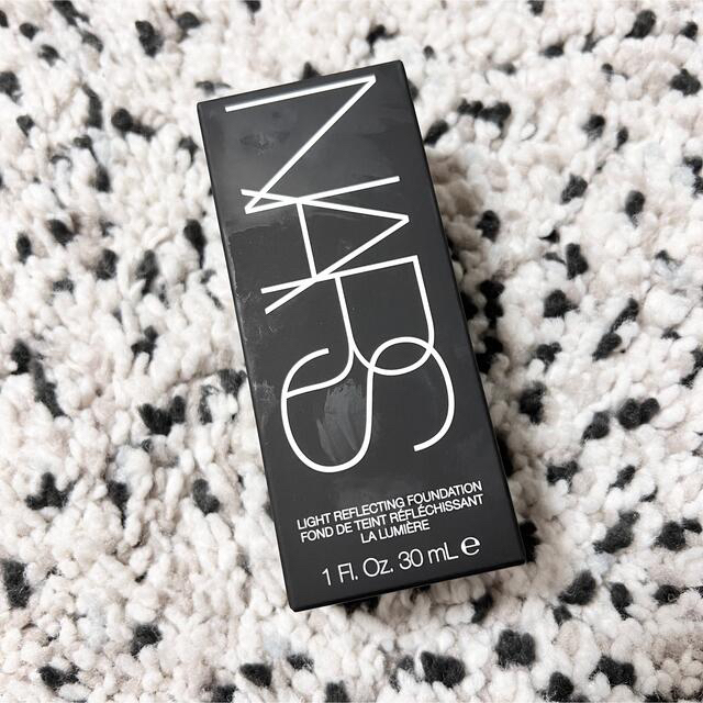 NARS(ナーズ)の【ほぼ新品】NARSライトリフレクティング　ファンデーション コスメ/美容のベースメイク/化粧品(ファンデーション)の商品写真