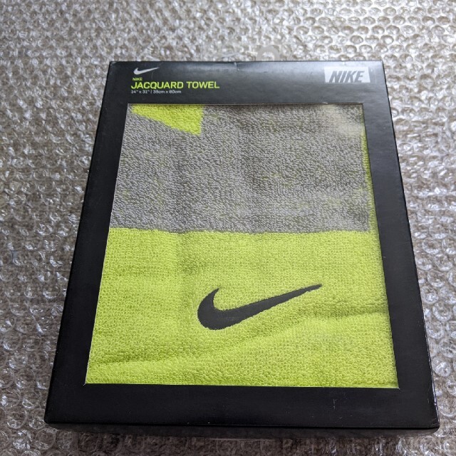 NIKE(ナイキ)のNIKE ジャガードタオル黄色 グレー 黒   ロゴ黒 その他のその他(その他)の商品写真