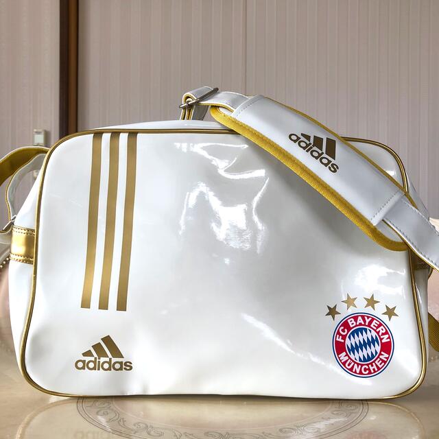 adidas(アディダス)のそら翔様専用❣️FC BAYERN MUNCHEN  ショルダーバック　新品 メンズのバッグ(ショルダーバッグ)の商品写真