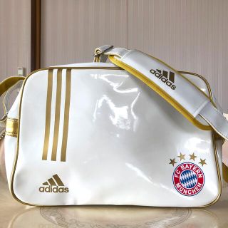 アディダス(adidas)のそら翔様専用❣️FC BAYERN MUNCHEN  ショルダーバック　新品(ショルダーバッグ)