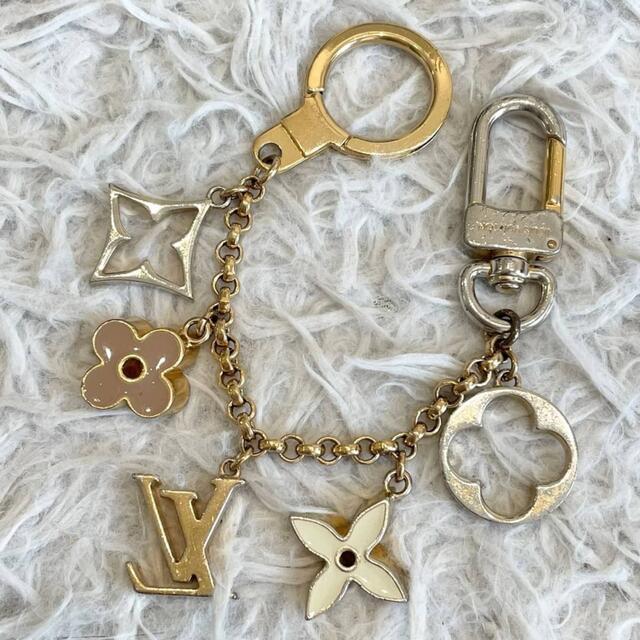 LOUIS VUITTON(ルイヴィトン)の現行美品⭐️ルイヴィトン バッグ チャーム・チェーン フルール ドゥ モノグラム レディースのアクセサリー(チャーム)の商品写真