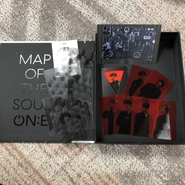 防弾少年団(BTS)(ボウダンショウネンダン)のBTS MAP OF THE SOUL ON:E✩コンセプトフォトブック エンタメ/ホビーのCD(K-POP/アジア)の商品写真