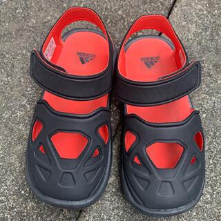 アディダス(adidas)のadidas サンダル 子どもプール15.5cm 脱ぎ履き簡単！黒/赤(サンダル)