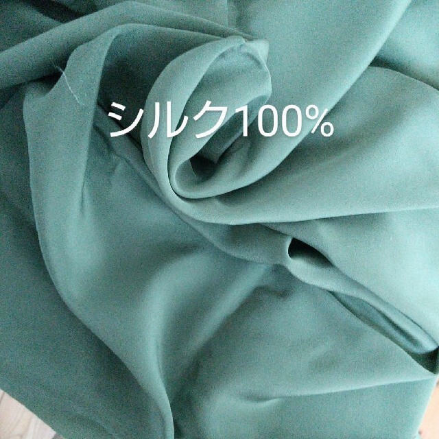 今月セール‼️✨美品.モスグリーンのシルク100%ブラウス生地✨ ハンドメイドの素材/材料(生地/糸)の商品写真